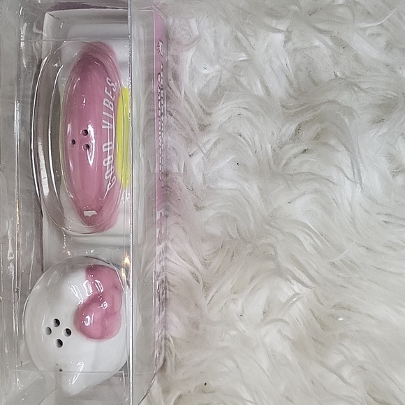 Hello Kitty Colorful Salt & Pepper Shaker Set NWT but has callouts - Picture 2 of 9